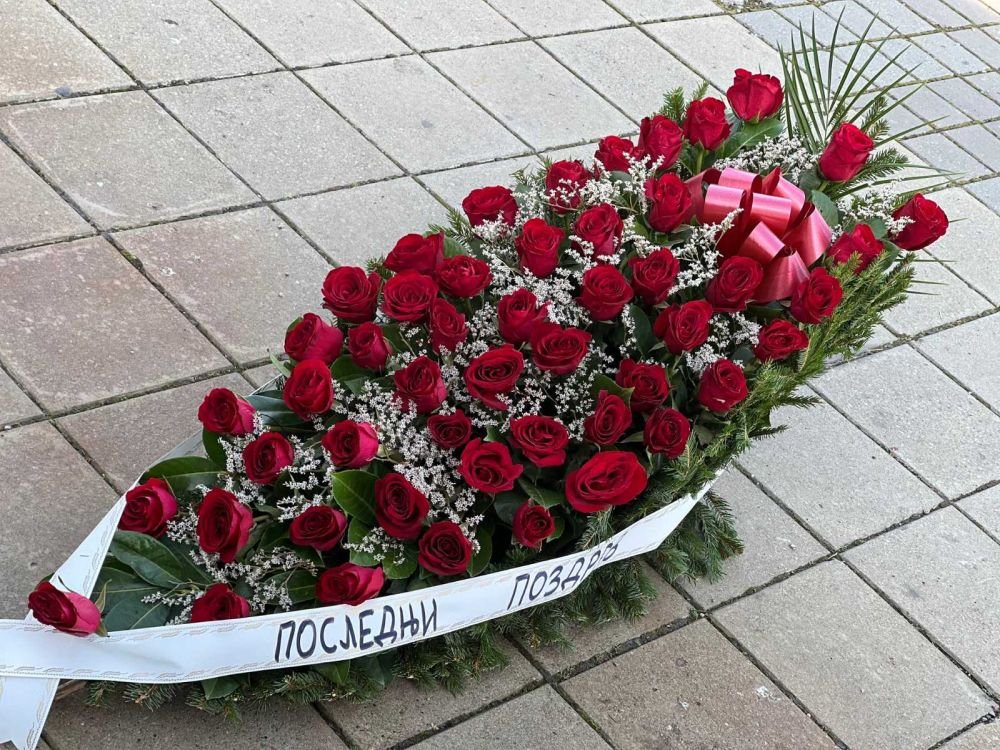 N-OS09 Suza od crvenih ruža i gipsofile