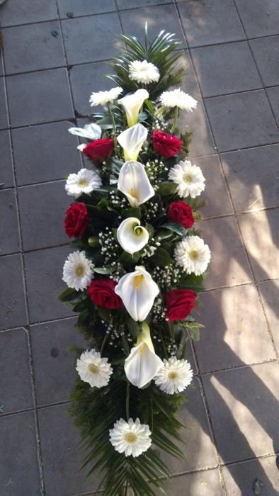 N-SS33 Suza za sanduk od belih kala, crvenih ruža i belih gerbera