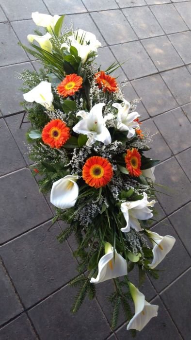 N-SS38 Suza za sanduk od belih kala i narandžastih gerbera