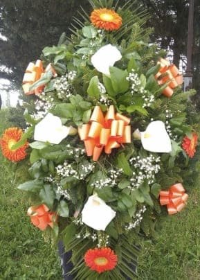 N-V105 Venac od belih kala i narandžastih gerbera