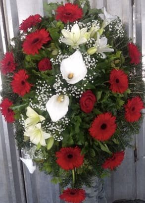 N-V81 Venac od crvenih gerbera, belih kala i belih ljiljana
